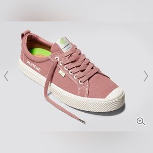 Cariuma + Pantone OCA Low Withered Rose Canvas Contrast Thread‎ Sneaker